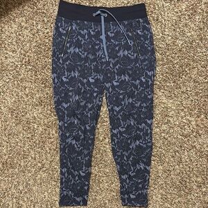 Athleta Trekkie North Jogger Printed Blue Size 8